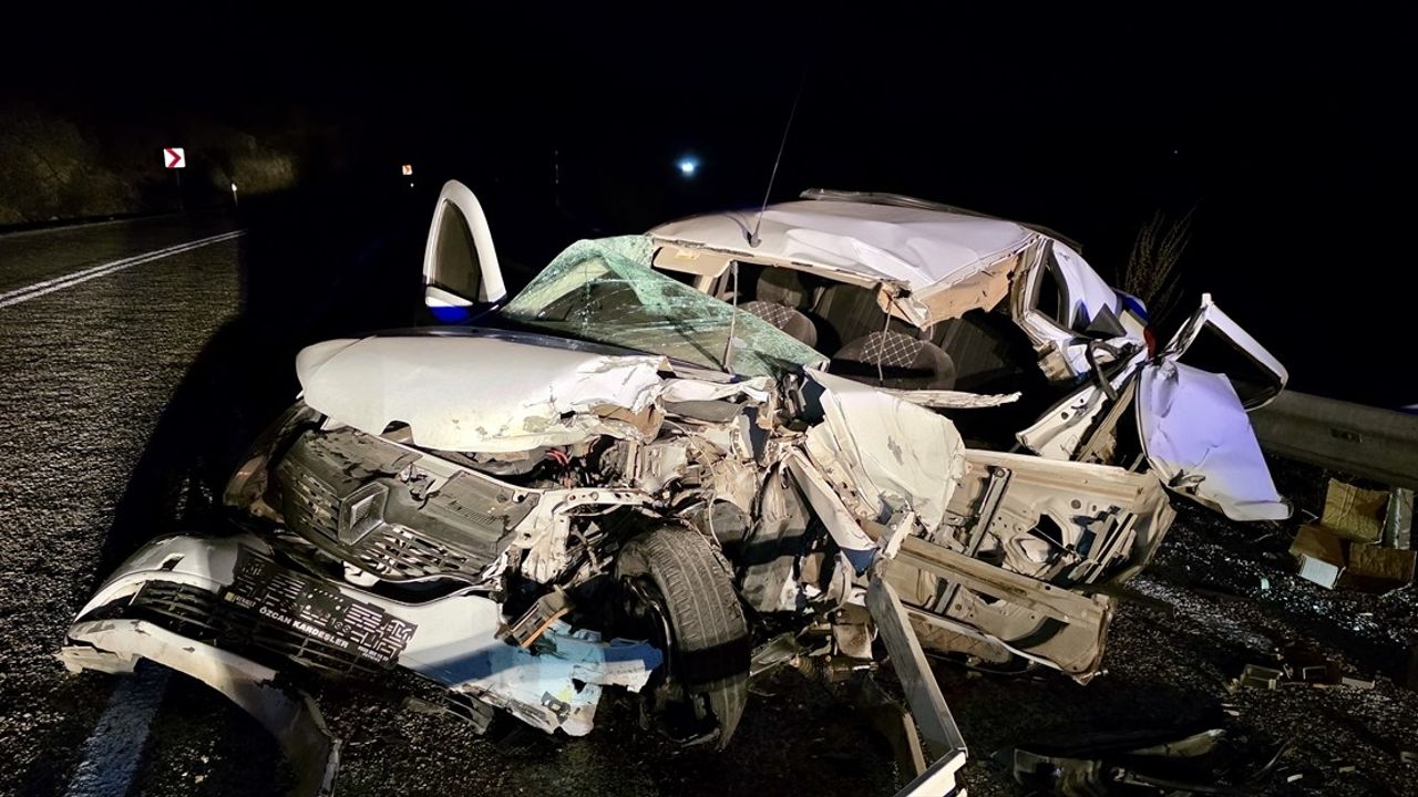 Muğla'da Trajik Kaza: Tır ile Çarpışan Otomobilin Sürücüsü Hayatını Kaybetti