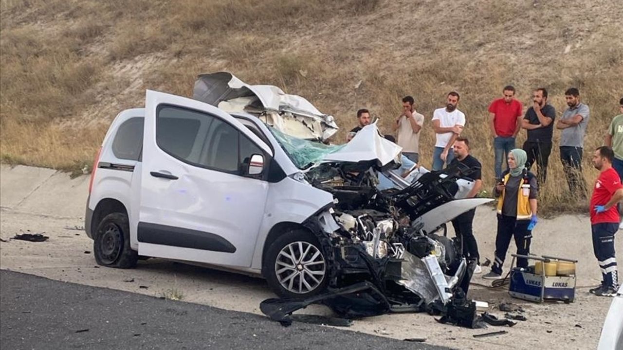 Nevşehir'de Trafik Kazası: Tıra Çarpan Sürücü Hayatını Kaybetti