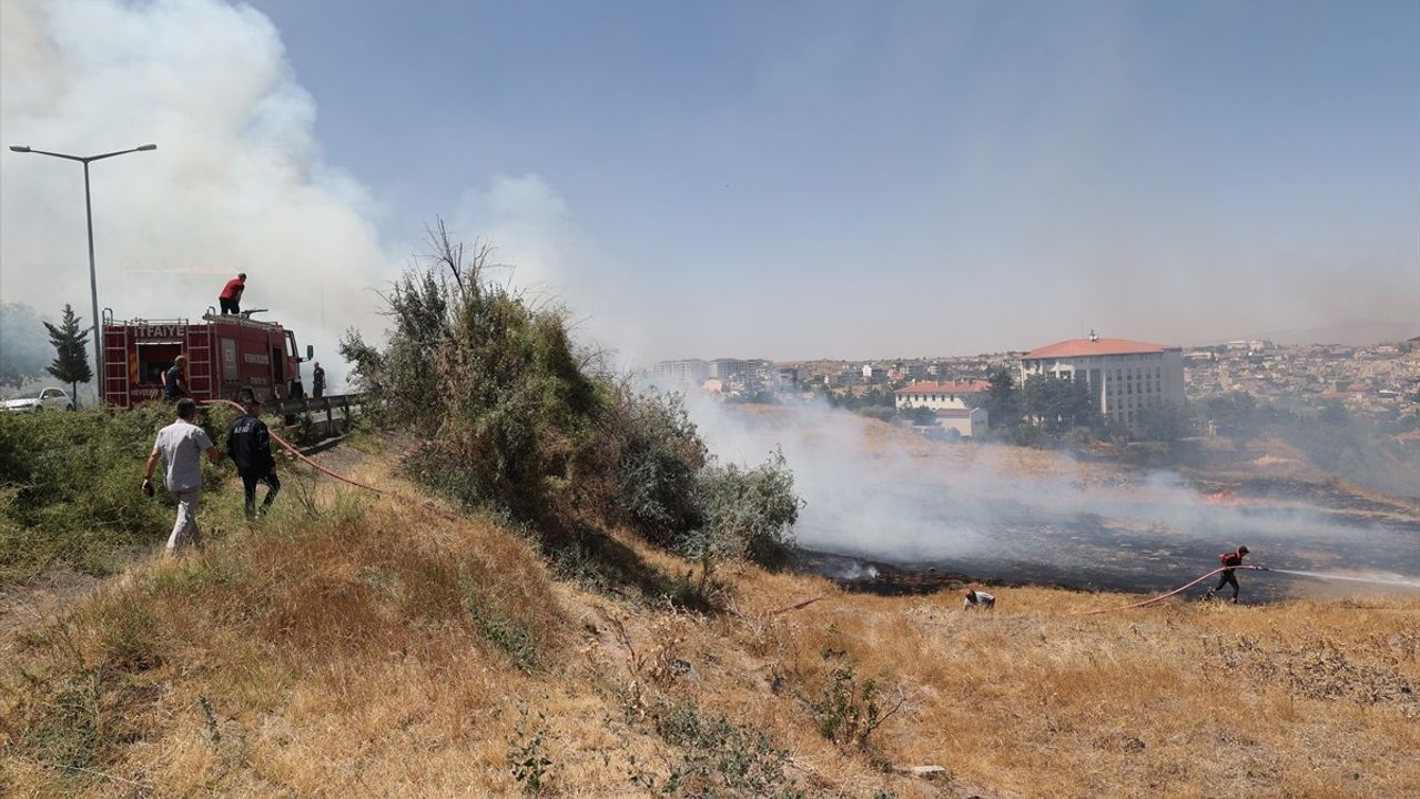 Nevşehir'deki Örtü Yangını Kontrol Altına Alındı