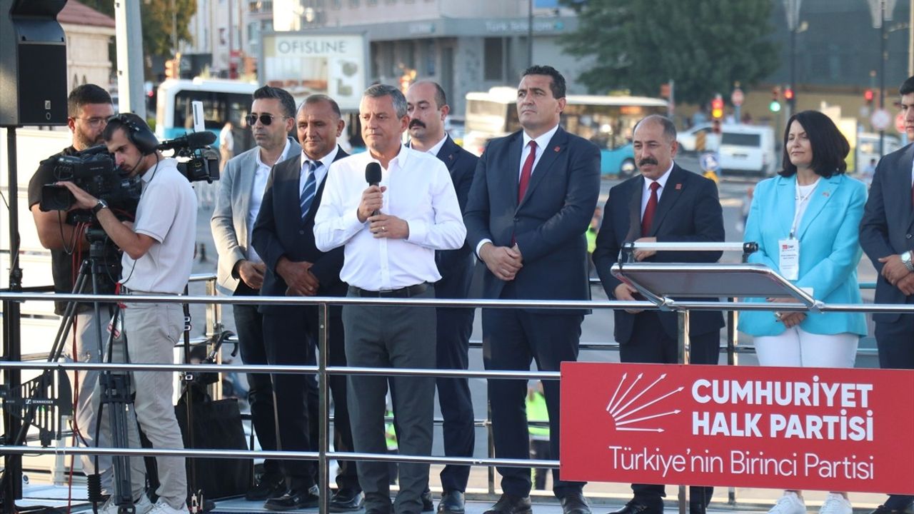 Özgür Özel Sivas'ta CHP'nin Geleceğini Vurguladı