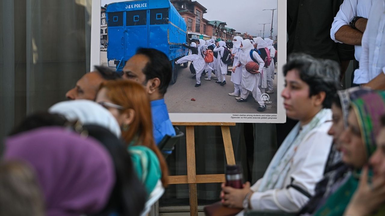 Pakistan'dan Keşmir Sömürü Günü Anması