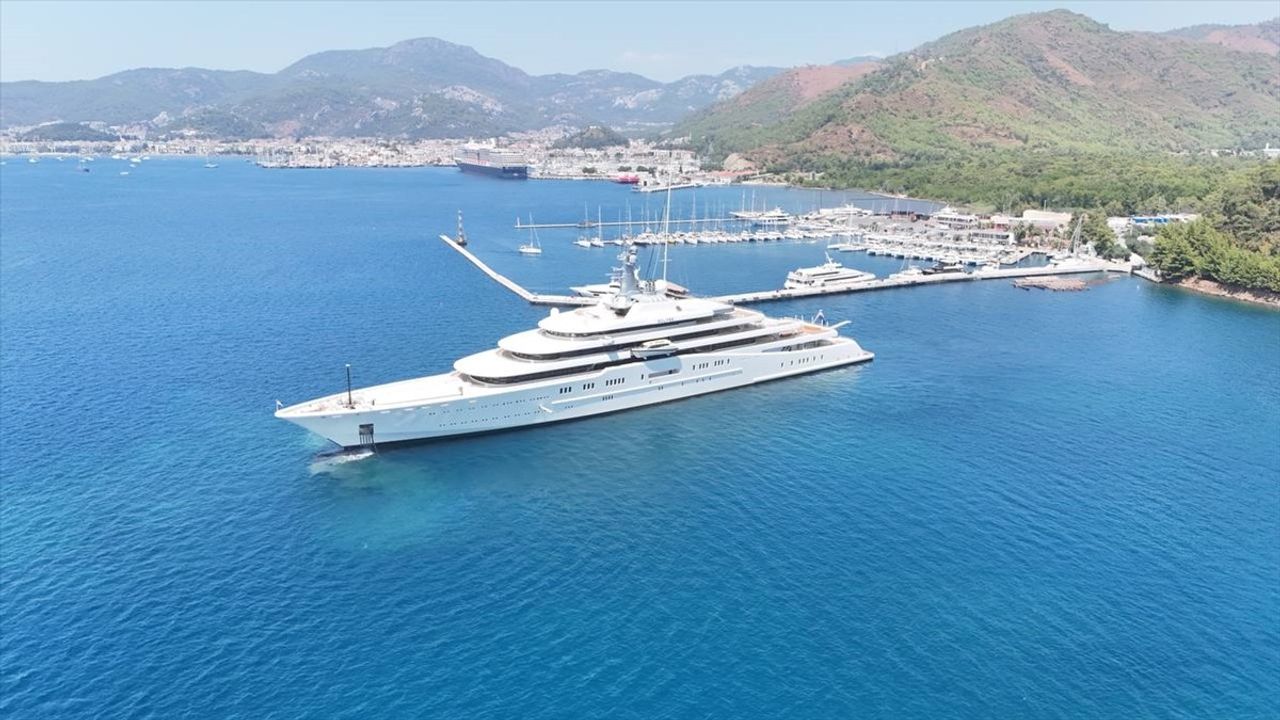 Roman Abramoviç'in Ultra Lüks Yatı 'Eclipse' Marmaris'ten Ayrıldı