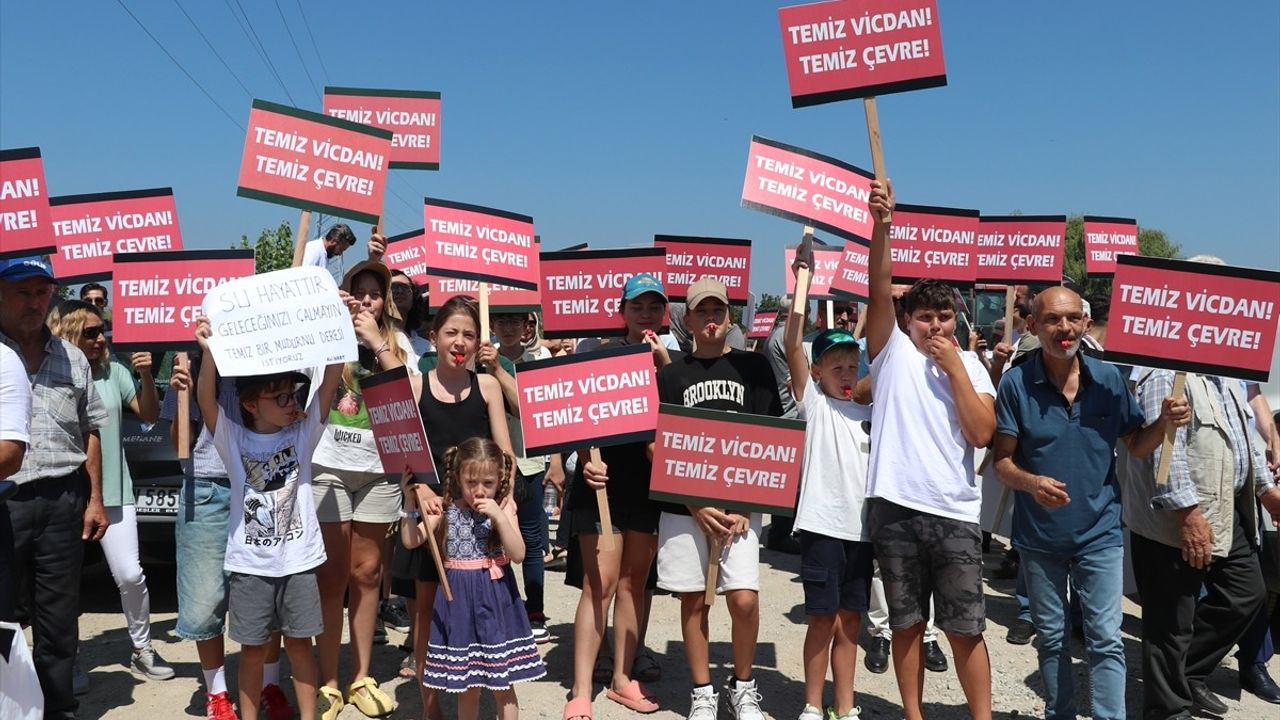 Sakarya'da Derelerin Kirlenmesine Protesto