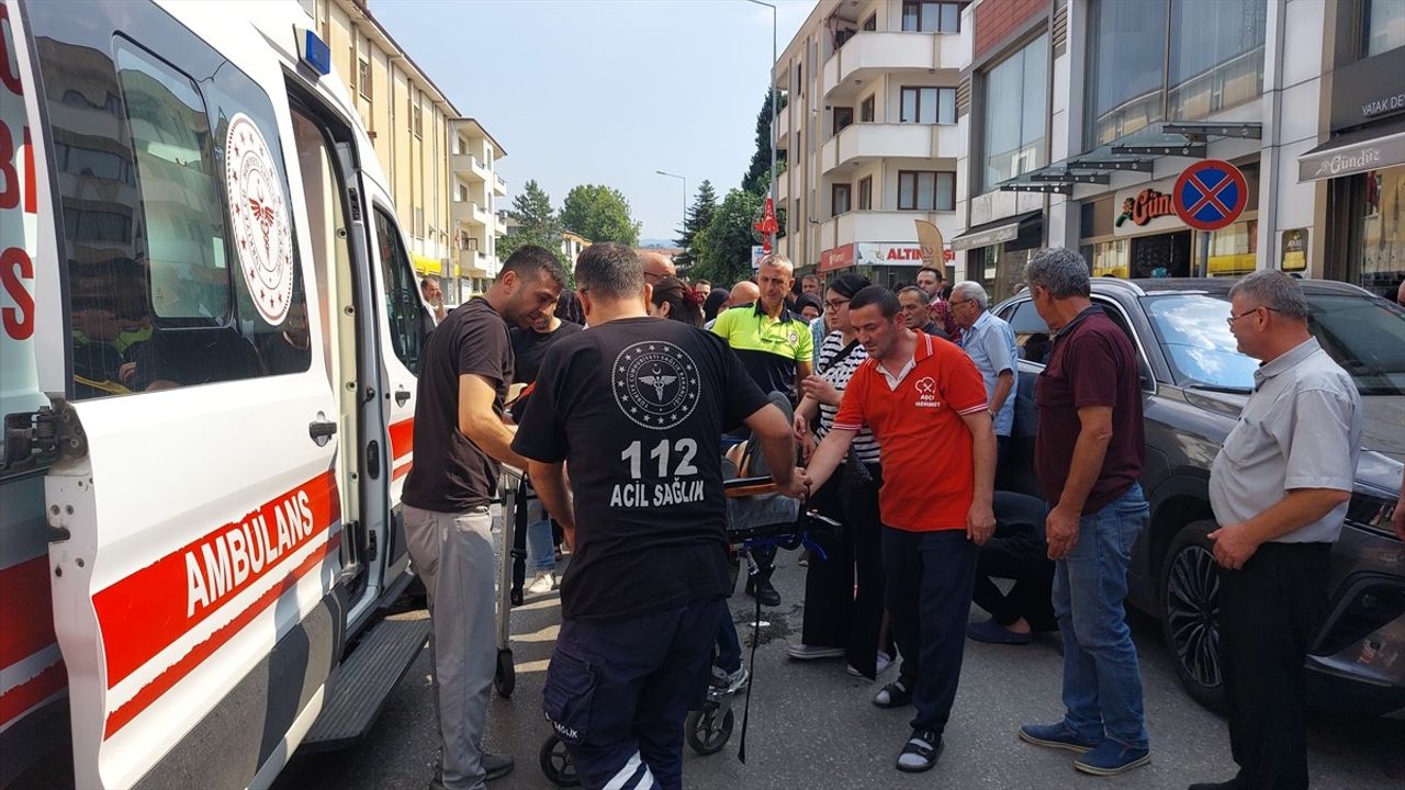 Sakarya'da Kamyonetin Çarptığı Yaya Yaralandı