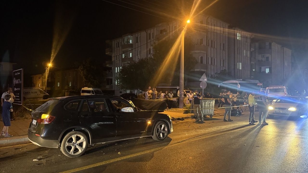 Sakarya'da Motosiklet ve Ciplerin Karıştığı Kazada 1 Ölü, 1 Yaralı