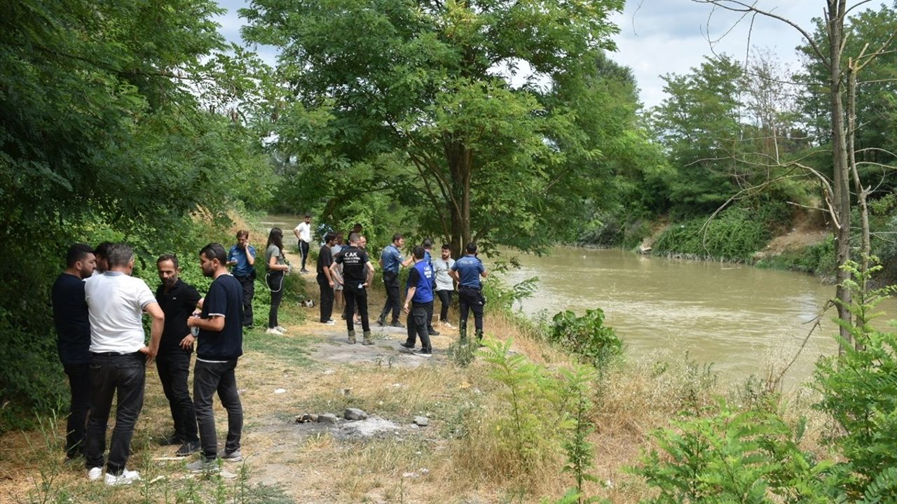 Sakarya Nehri'nde Kaybolan Genç Elde Edildi