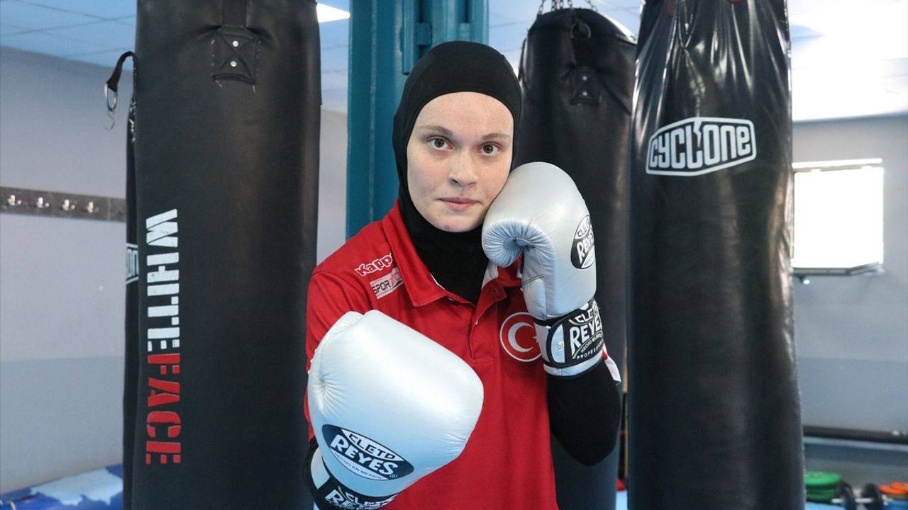 Sakaryalı Kick Boks Milli Sporcusu Ayşe Kaplan Zirveye Odaklandı