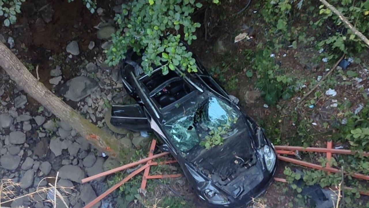 Samsun'da Köprüden Düşen Otomobilde İkisi Çocuk, Bir Ölü, Üç Yaralı