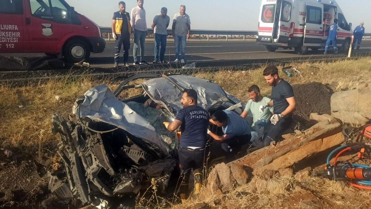 Şanlıurfa'da Otomobil Devrildi: 2 Ölü, 3 Yaralı