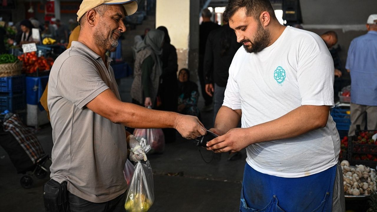 Semt Pazarlarında Kredi Kartıyla Alışveriş Dönemi Başlıyor