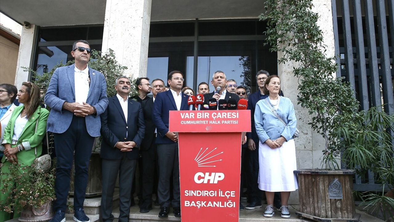 Sındırgı'da Deprem Sonrası CHP Genel Başkanı Özgür Özel'in Açıklamaları