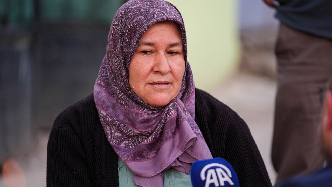 Sındırgı'da Deprem Sonrası Geceleri Sokakta Geçiren Vatandaşlar