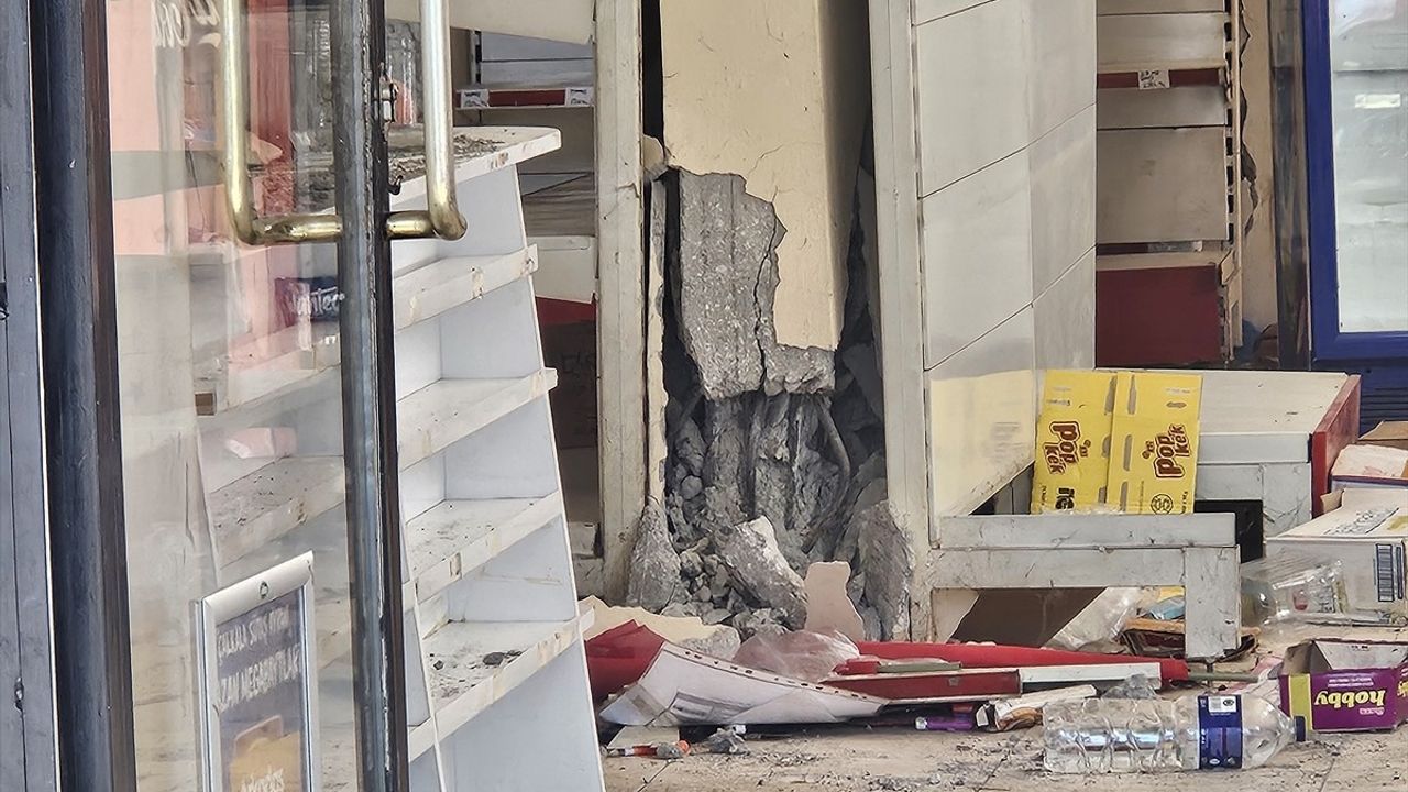 Sındırgı'daki Deprem Anıları: Esnaf Zarif Yavuz'un Korku Dolu Momentleri
