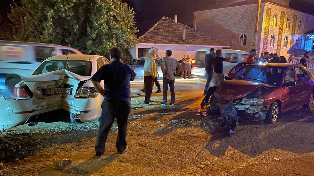 Sinop'ta Trafik Kazası: 8 Yaralı