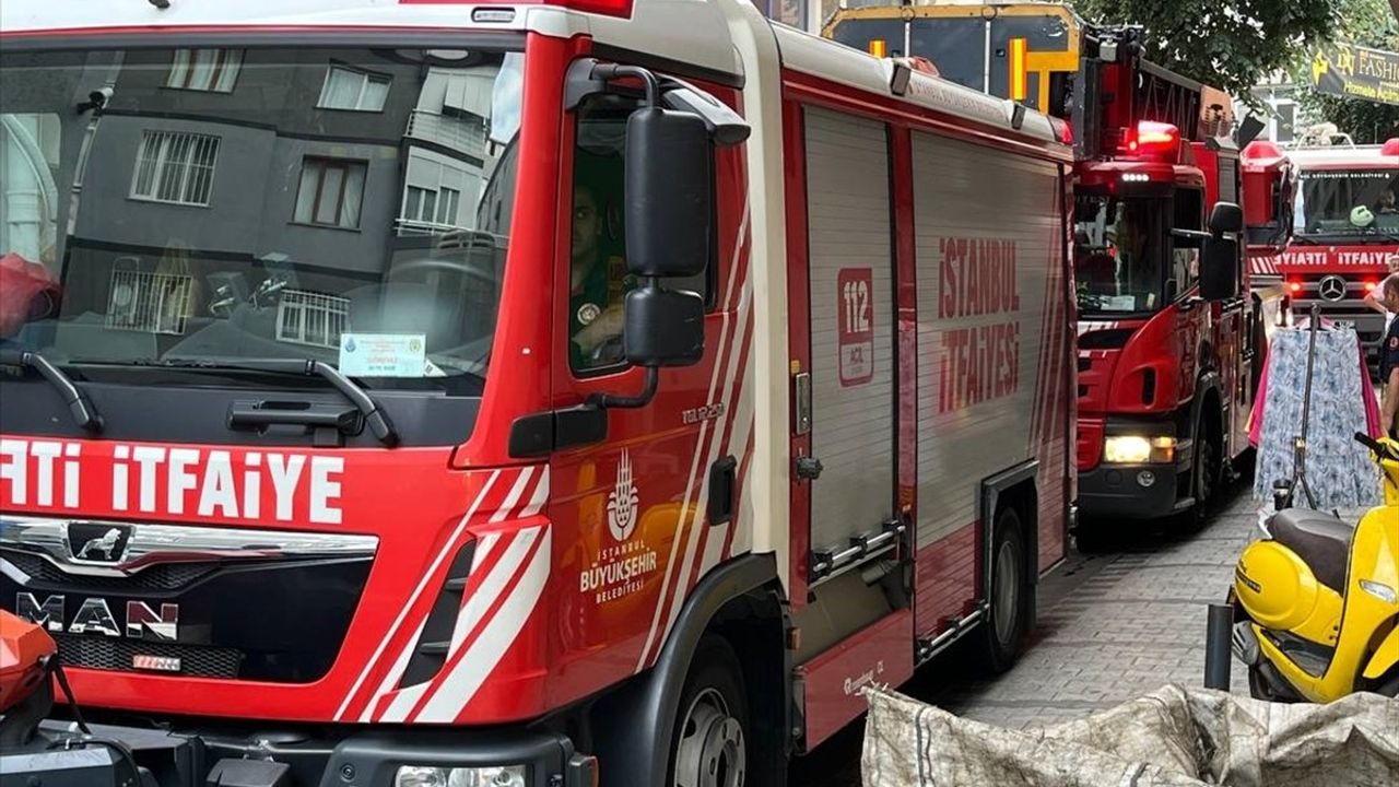 Şişli'de Kozmetik Mağazasında Yangın Çıktı