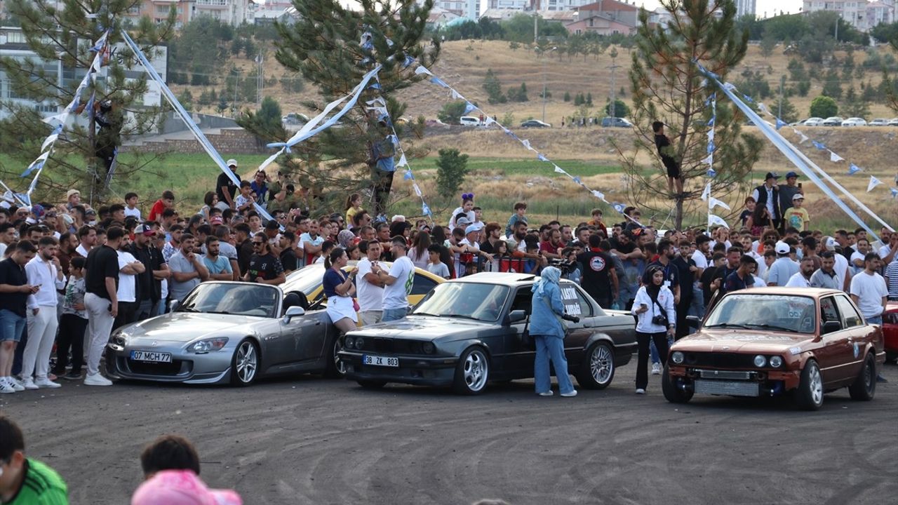 Sivas'ta Drift Tutkunlarına Özel Pist Açıldı