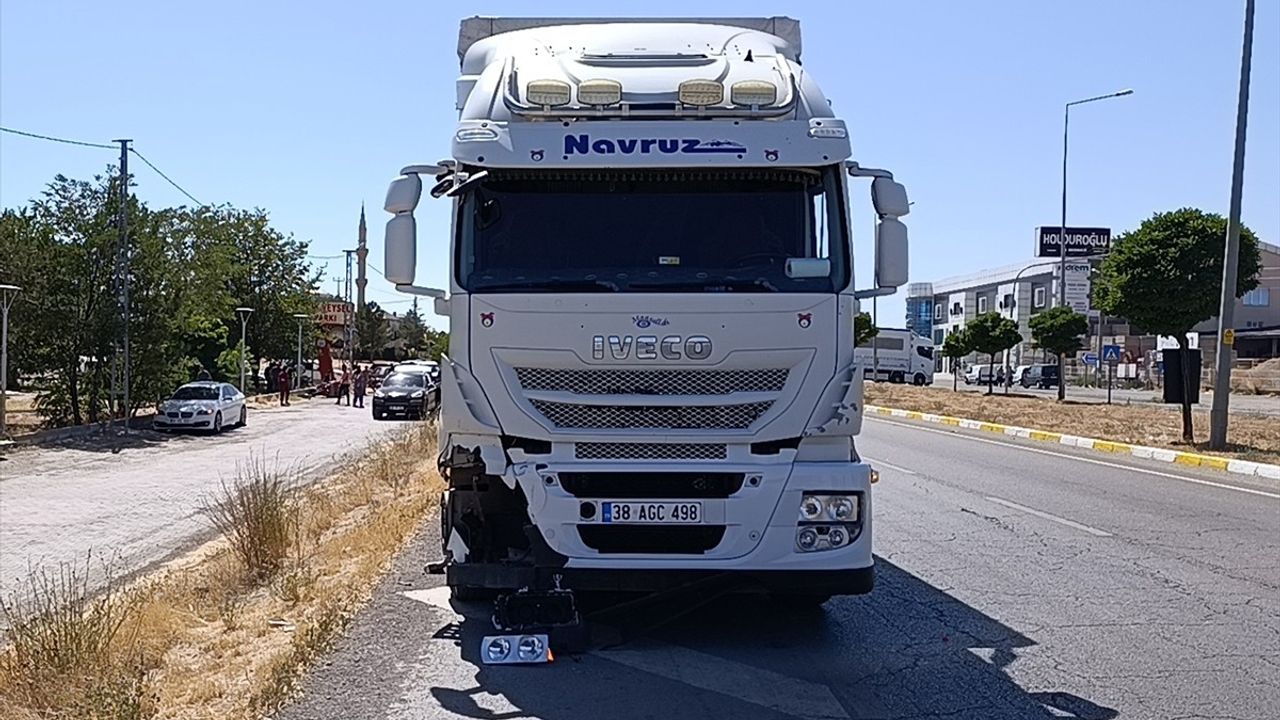 Sivas'ta Motosiklet-Sır Çarpışması: Yaşamını Yitiren Motosiklet Sürücüsü