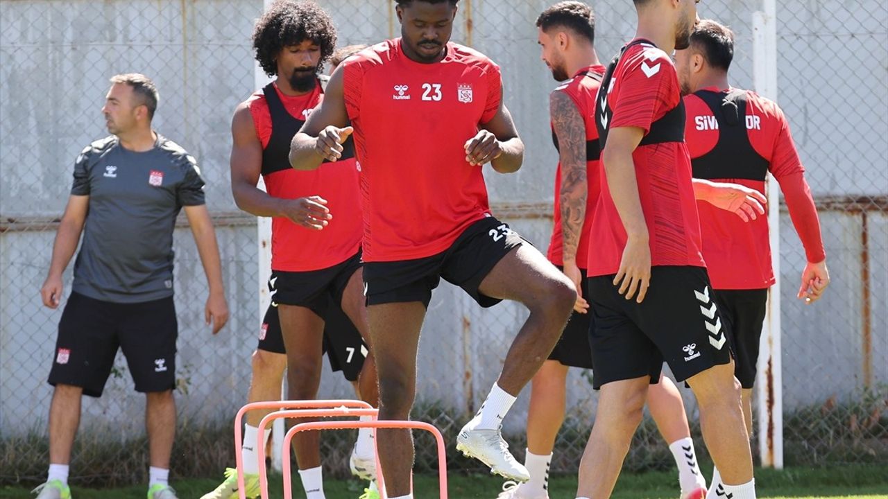 Sivasspor Amed Maçı İçin Hazırlıklarını Tamamladı