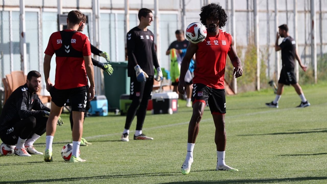Sivasspor Teknik Direktörü Korkmaz'dan Taraftarlara Sabır Sözleri