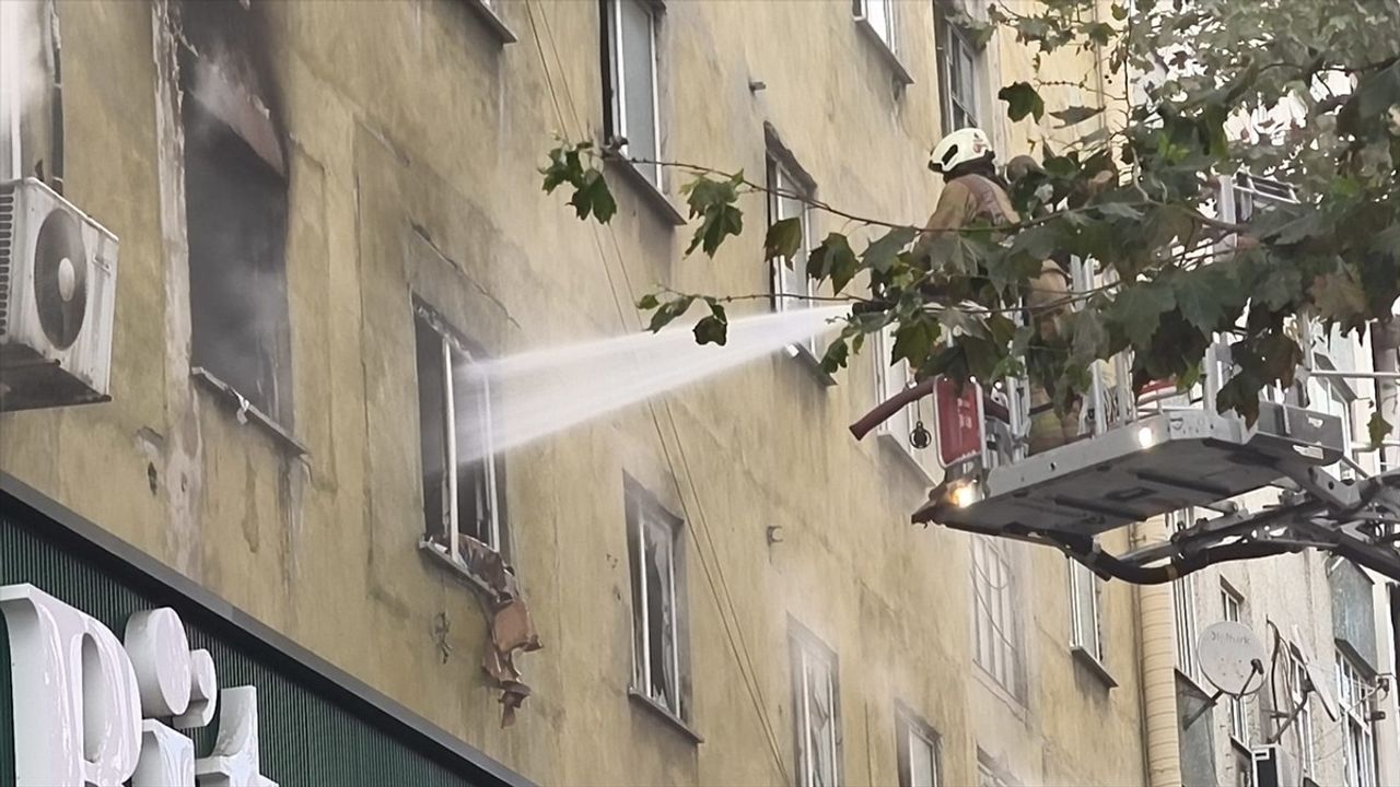 Sultangazi'de Yangın Kontrol Altına Alındı
