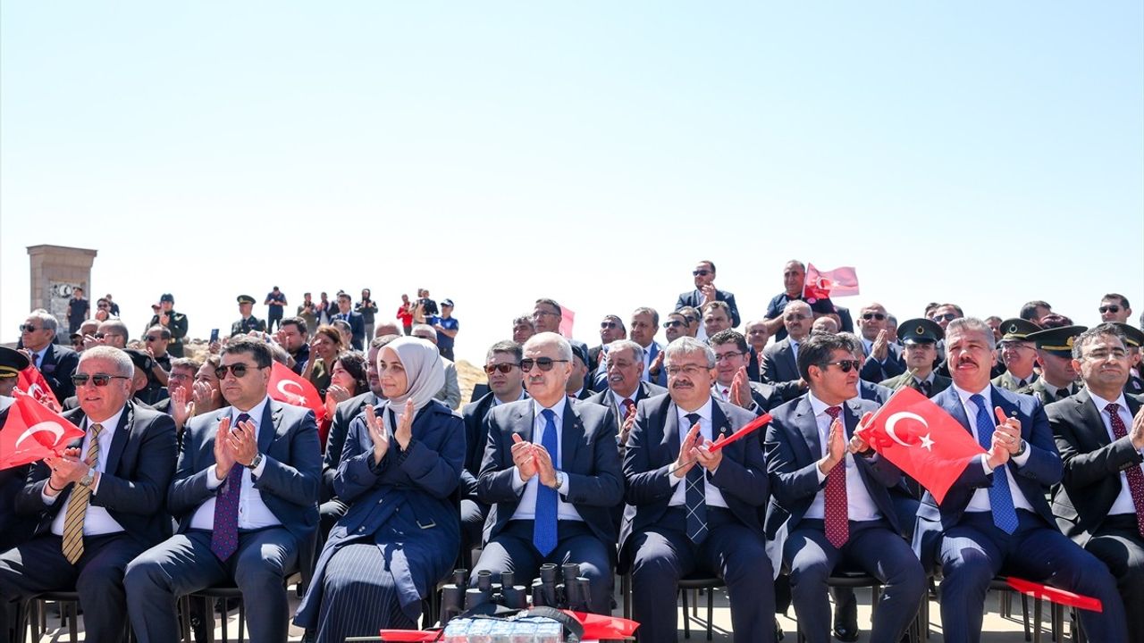 TBMM Başkanı Kurtulmuş Kocatepe'deki Zafer Törenine Katıldı