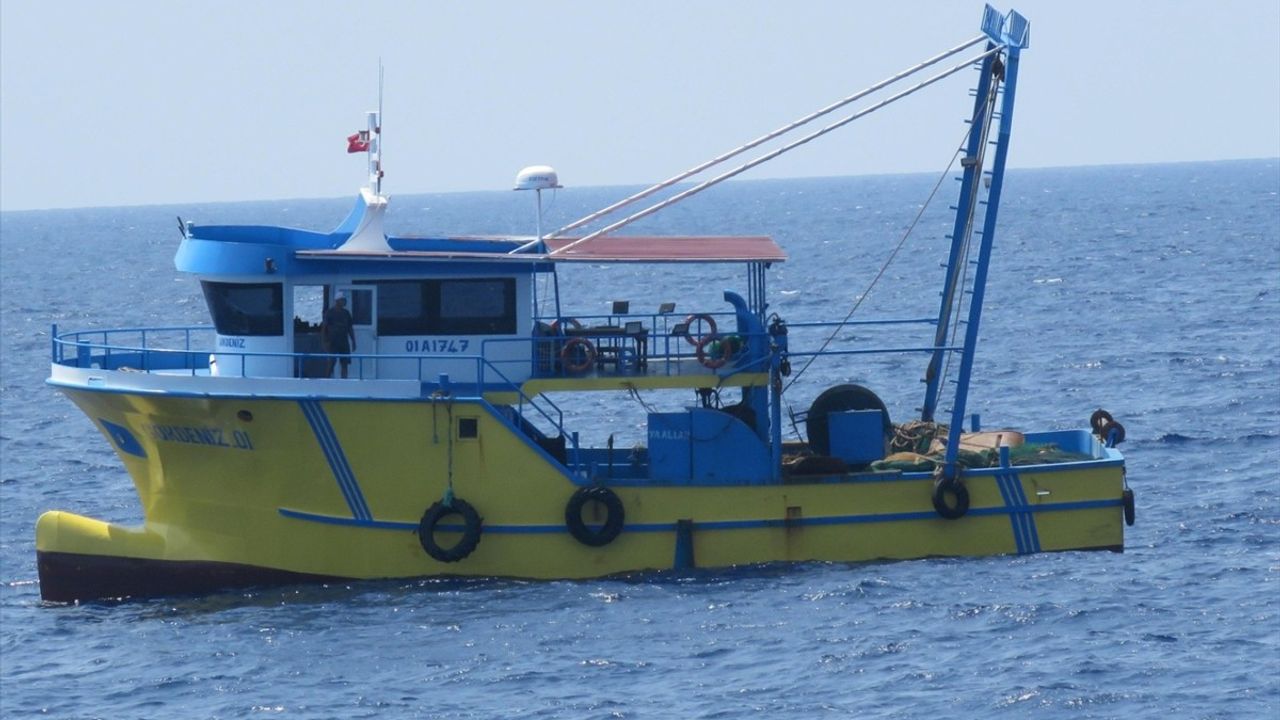 TCG Bozcaada Karakol Gemisi'nden Acil Yardım