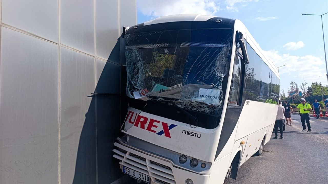 Tekirdağ’da İşçi Servisi Kaza Yaptı: 19 Yaralı