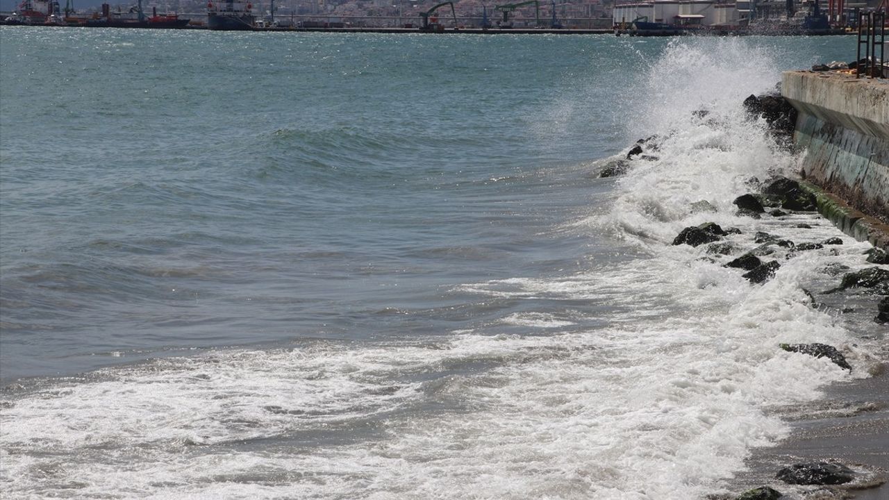 Tekirdağ'da Poyrazın Denizde Yolaçtığı Aksaklıklar