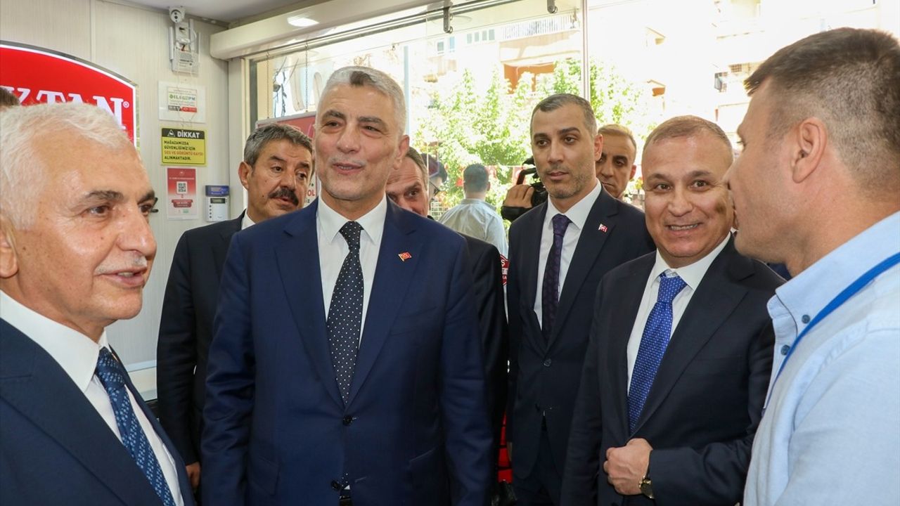 Ticaret Bakanı Ömer Bolat, Siirt'te STK ve İş İnsanlarıyla Toplantı Düzenledi