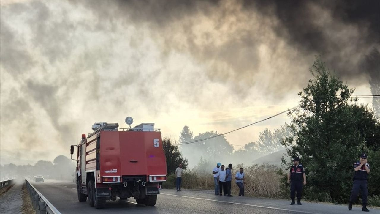 Tokat'ta Kumaş Deposunda Yangın Kontrol Altına Alındı