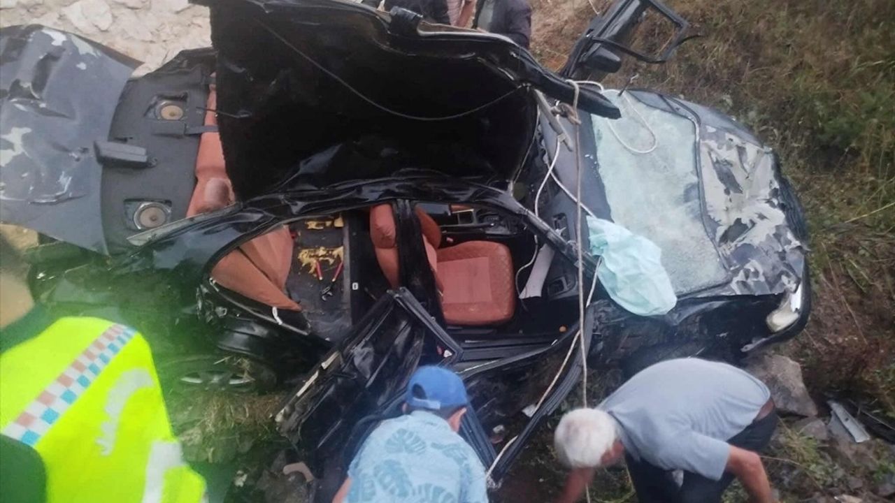 Tokat'ta Otomobil Kazası: 2 Ölü, 3 Yaralı