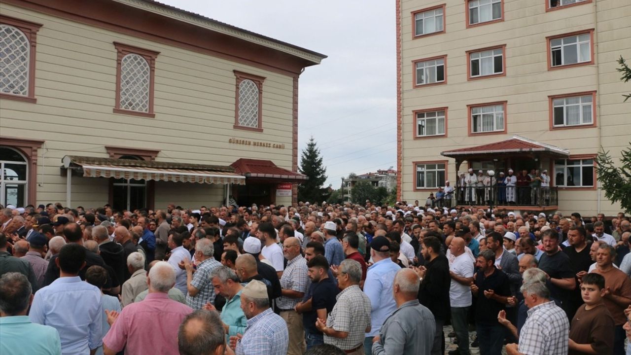 Trabzon'da Boğulma Olayı Sonrası Cenaze Töreni Düzenlendi