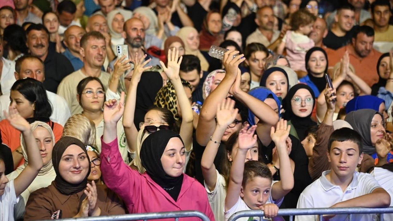 Trabzon'da Geleneksel Sürmene Kültür ve Sanat Şenliği Başladı
