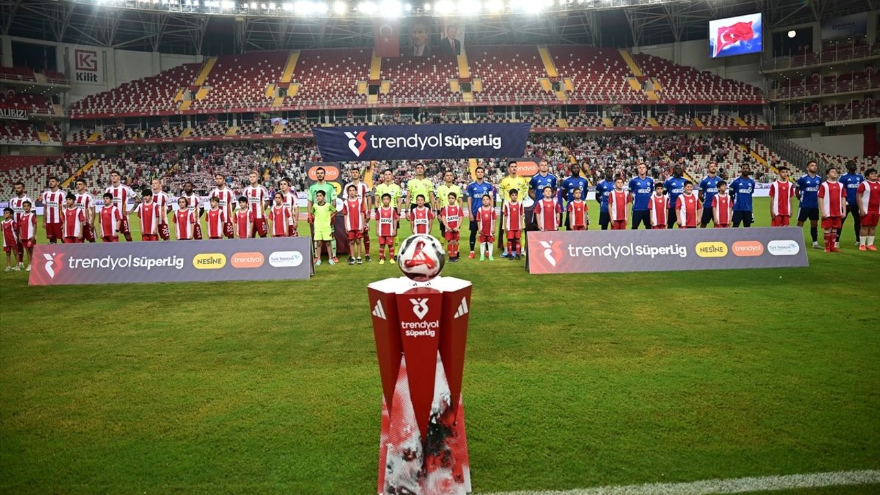 Trendyol Süper Lig: Antalyaspor, Kasımpaşa'yı İlk Yarıda Geçti