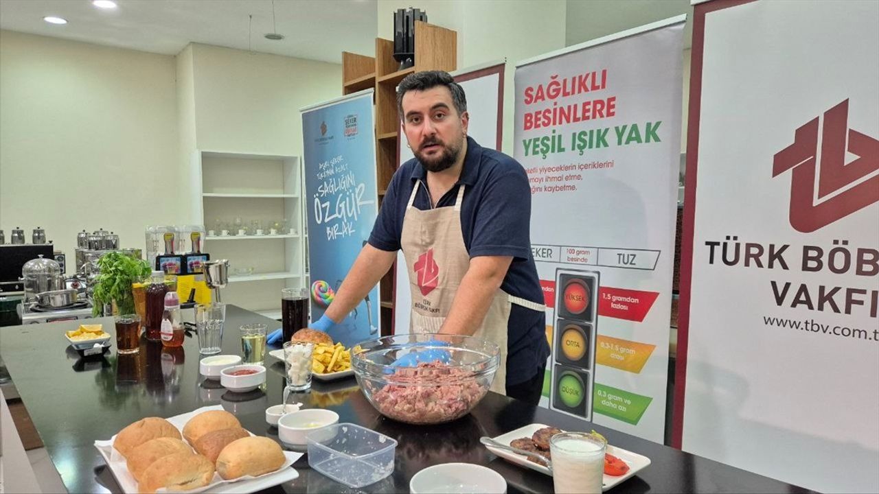 Türk Böbrek Vakfı mutfak etkinliğinde sağlıklı ev yapımı alternatifleri gösterdi