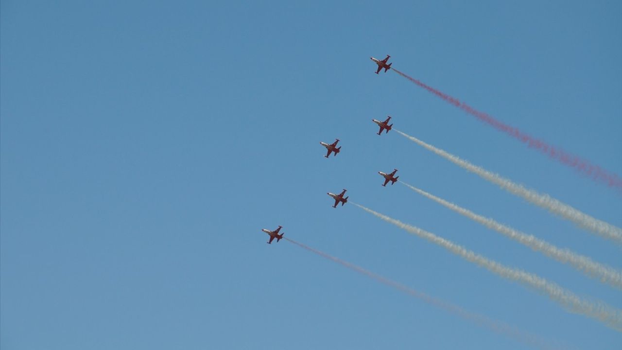 Türk Yıldızları Akşehir'de Görsel Şölen Sunuyor