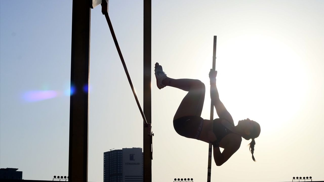 Türkiye Büyükler Atletizm Şampiyonası İzmir'de Start Aldı
