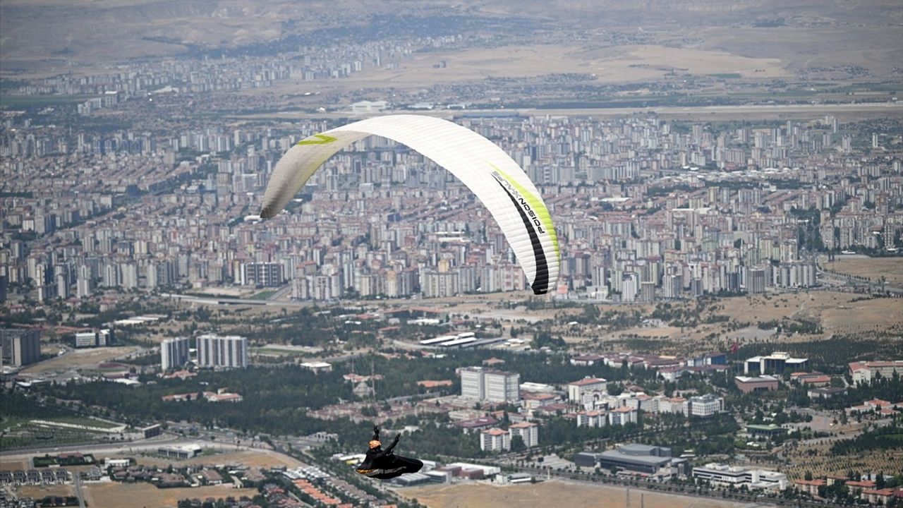 Türkiye Yamaç Paraşütü Şampiyonası Kayseri'de Başladı
