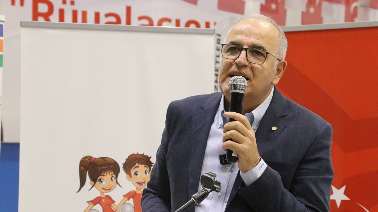 TVF Başkanı Üstündağ, Malatya'da Voleybol Antrenmanını Ziyaret Etti