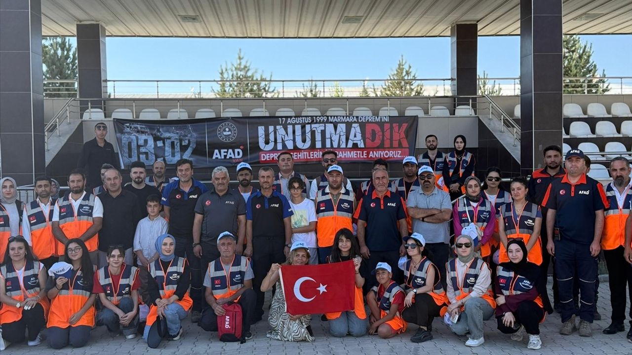 Van'da Marmara Depremi'nin 26. Yılı Anma Programı Düzenlendi