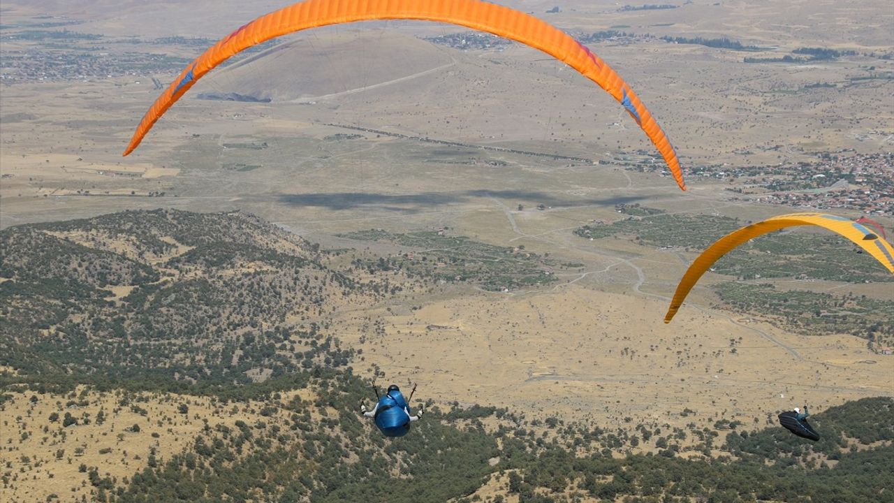 Yamaç Paraşütü Dünya Kupası Aksaray'da Devam Ediyor