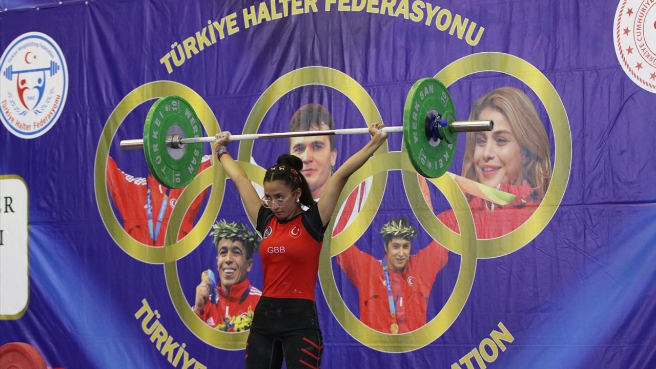 Yıldızlar Kulüpler Türkiye Halter Şampiyonası Sivas'ta Başladı