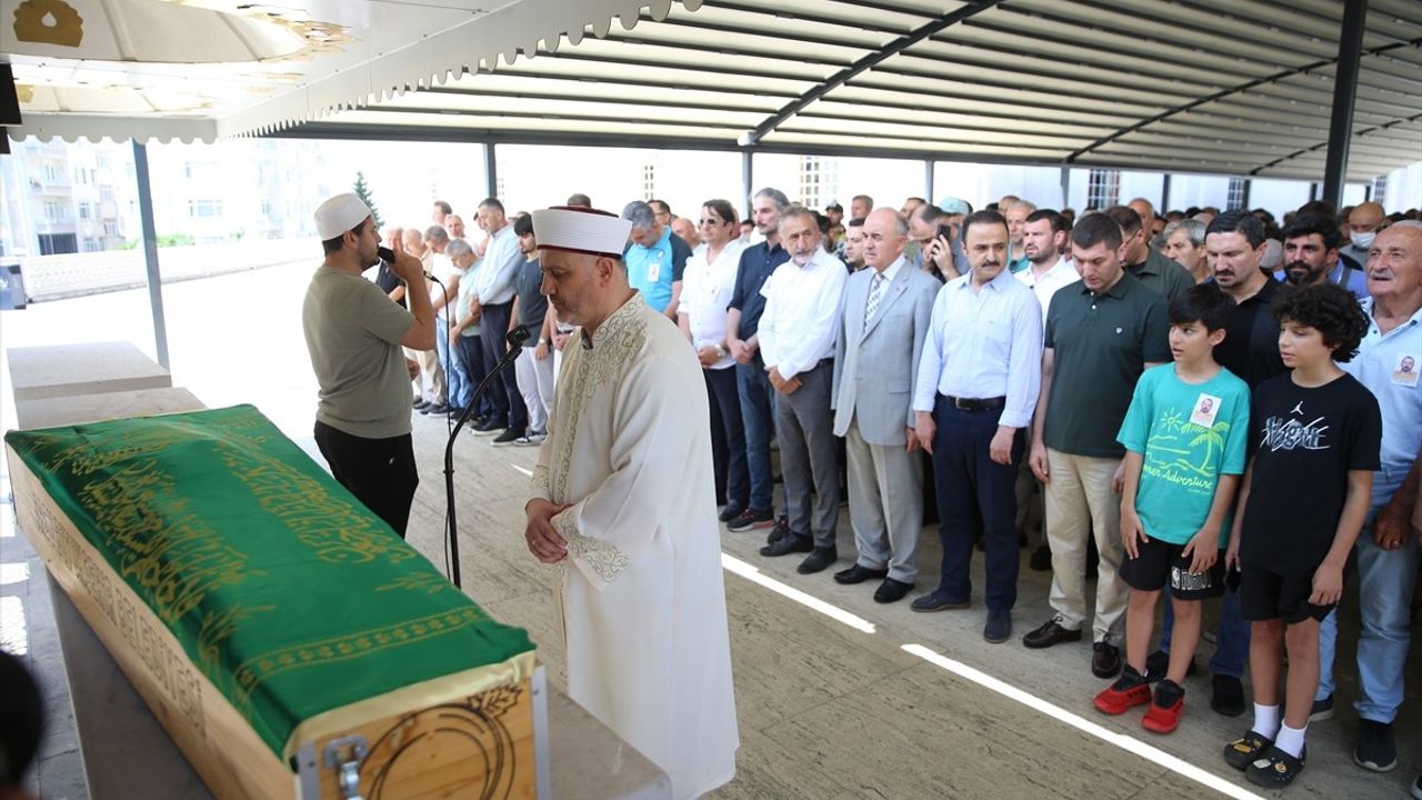 Yorgun Mermiyle Yaralanan Doktorun Cenazesi Gerçekleşti