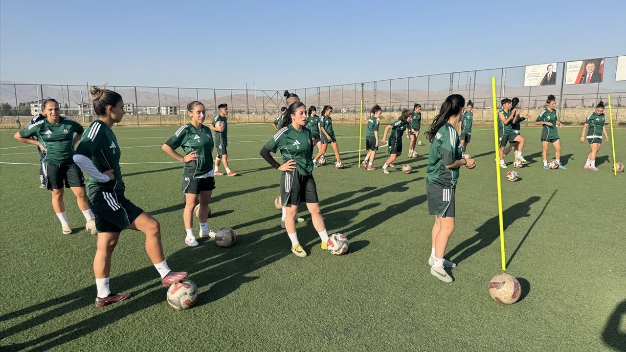 Yüksekovaspor Kadın Futbol Takımı Süper Lig'de Kalıcı Olmayı Hedefliyor