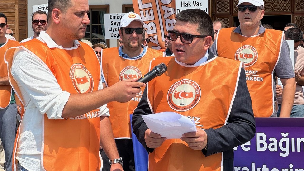 Yunusemre Belediyesi'nde Memurların İş Bırakma Eylemi