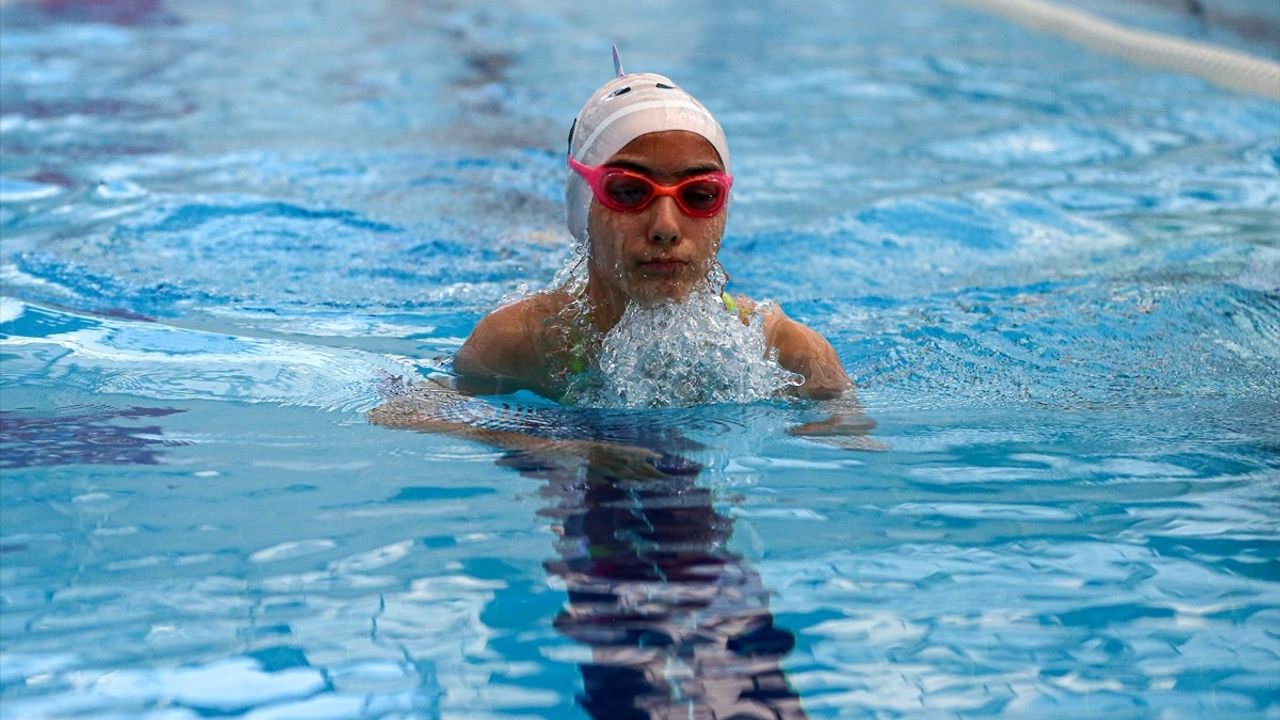 Yüzmede Engelleri Aşan Örnek Sporcular