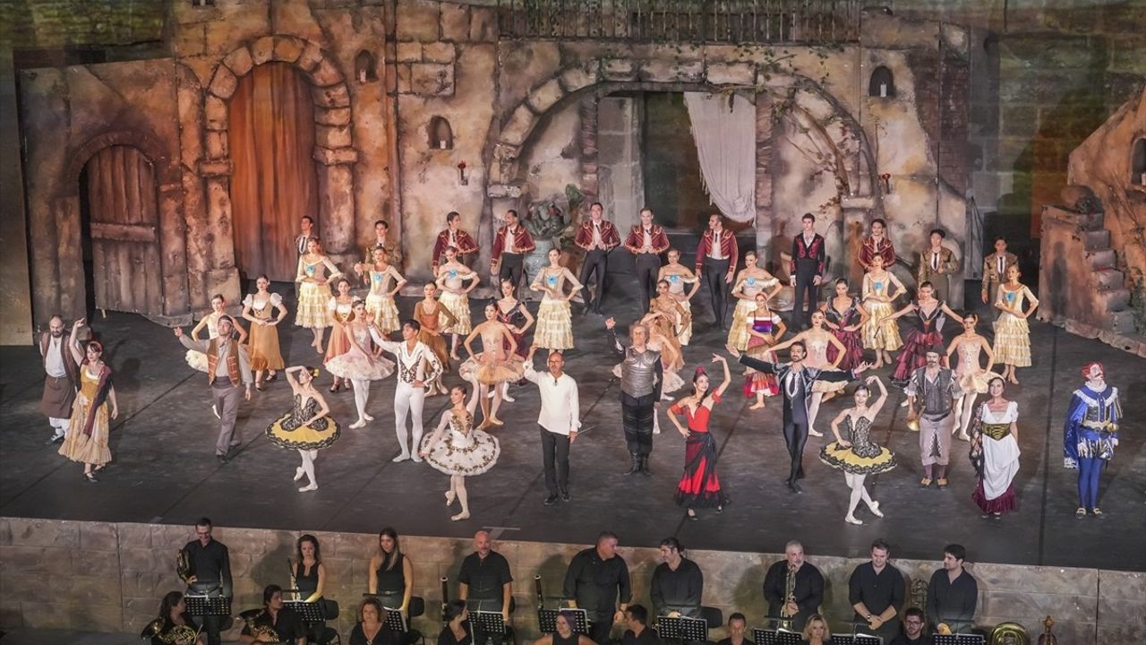32. Uluslararası Aspendos Opera ve Bale Festivali'nde 'Don Kişot' Balesi Sahnelendi
