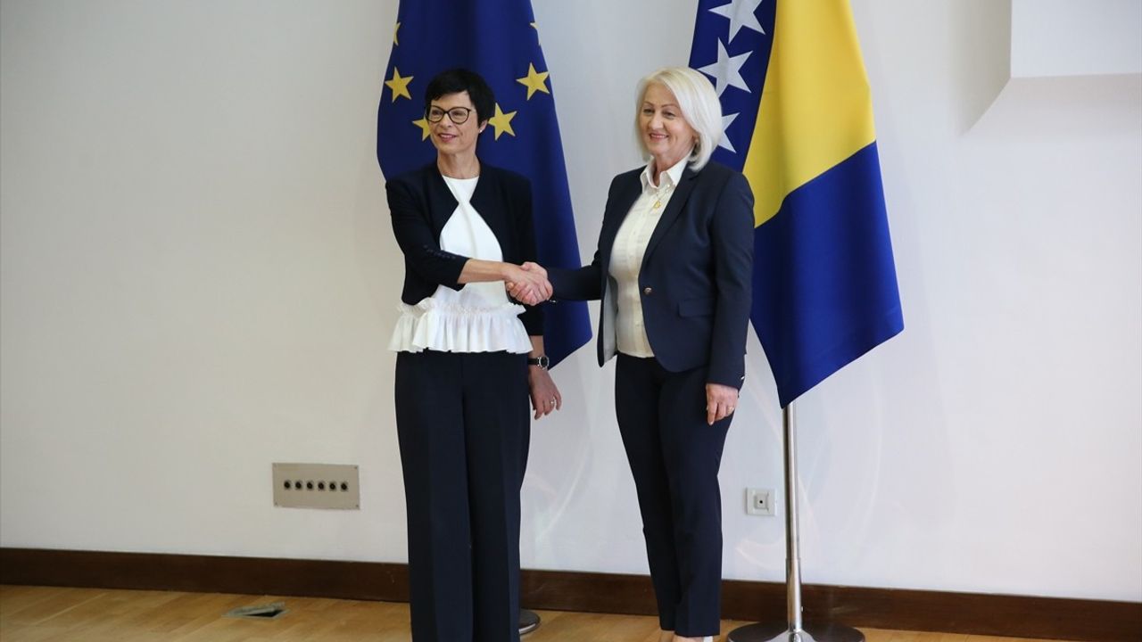 AB Komisyonu'ndan Bosna Hersek'e Reform Çağrısı