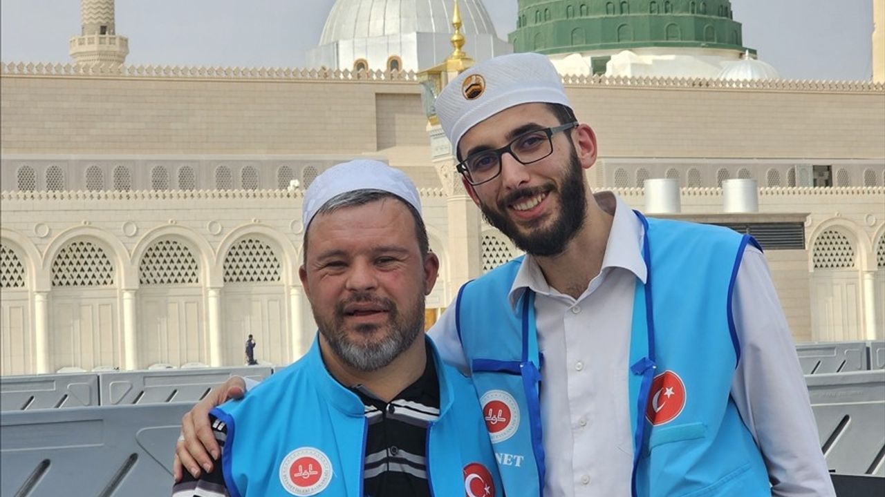 Adana'da Down Sendromlu Yavuz'un Umre Hayali Gerçekleşti