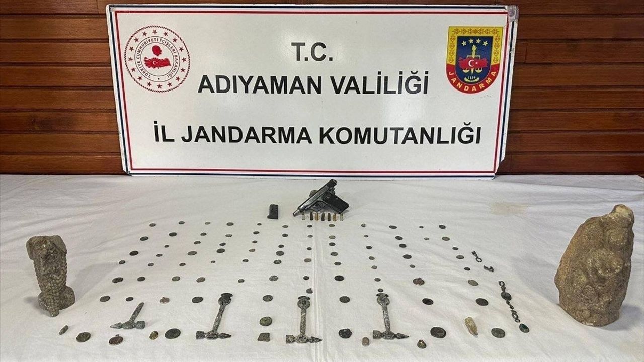 Adıyaman'da Tarihi Eser Kaçakçılığı Operasyonu: 4 Şüpheli Yakalandı